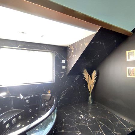 Love Room A Монтаржи Екстериор снимка