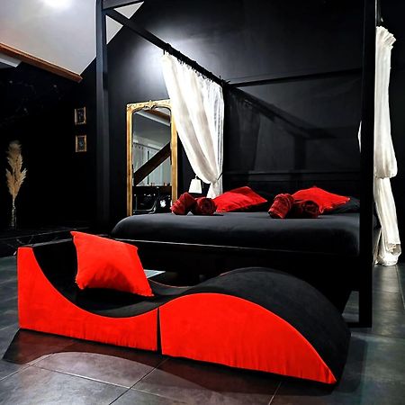 Love Room A Монтаржи Екстериор снимка