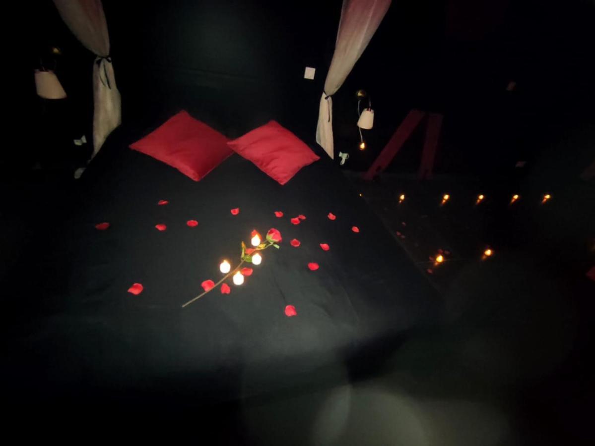 Love Room A Монтаржи Екстериор снимка