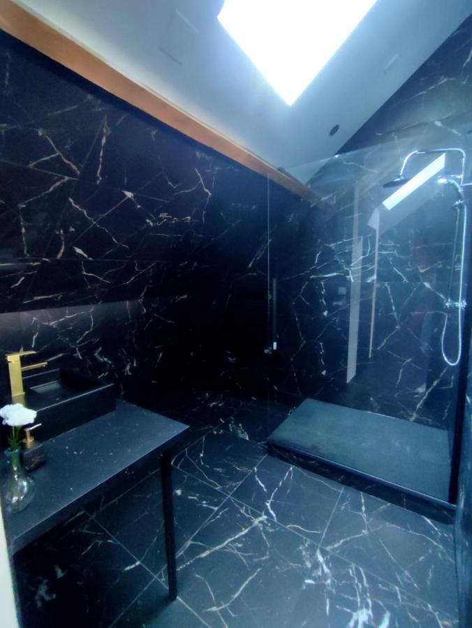 Love Room A Монтаржи Екстериор снимка