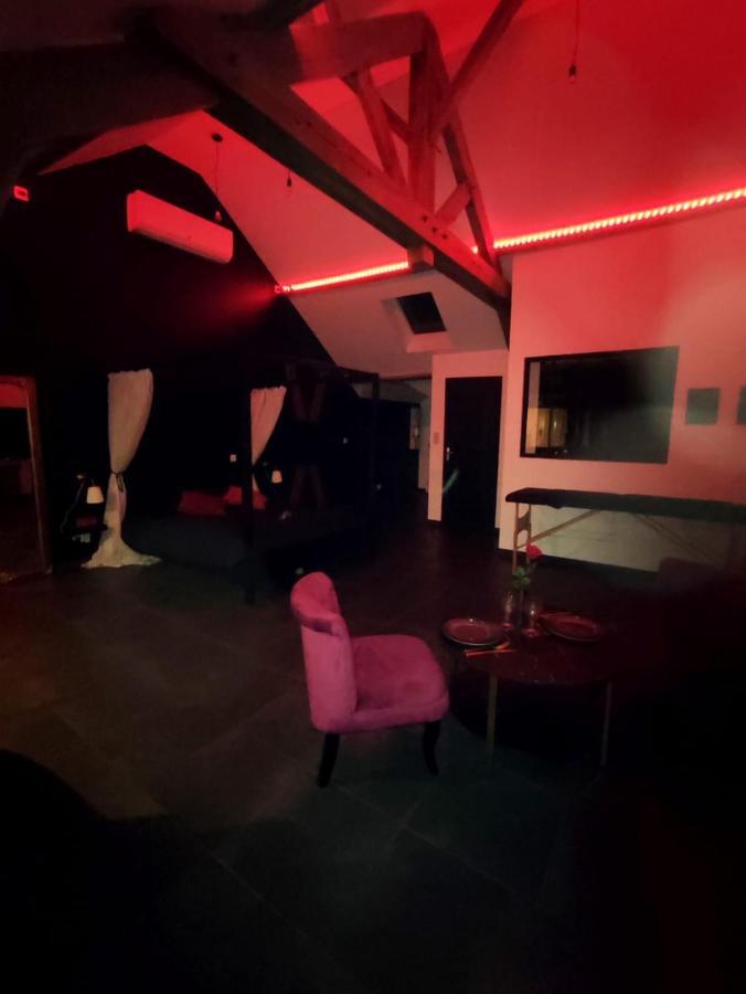 Love Room A Монтаржи Екстериор снимка